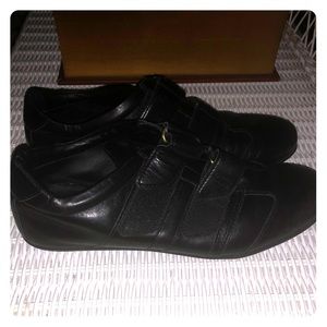 Authentic GUCCI sneaker/ shoes